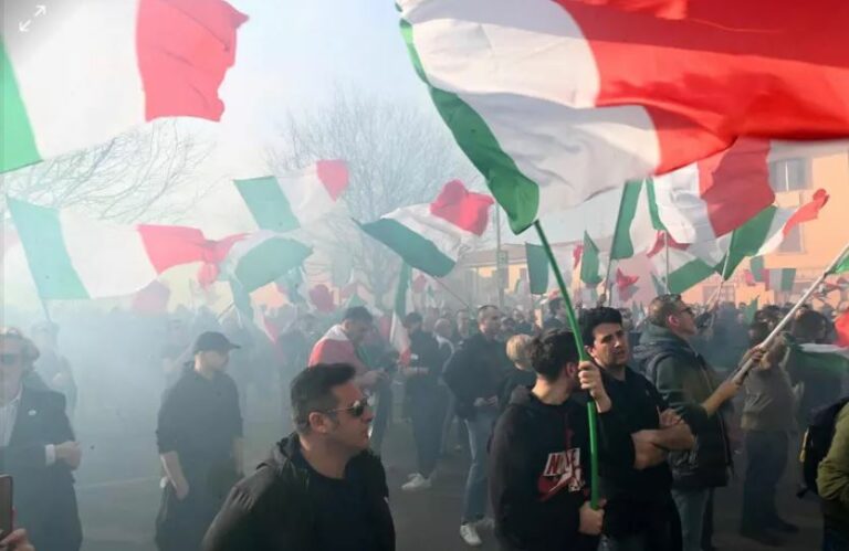 Corteo per la remigrazione a Prato, in centinaia sfilano con il Tricolore