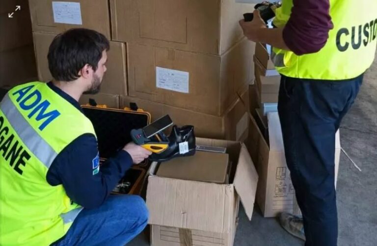Sequestrate 3.500 paia di scarpe nel porto di Livorno