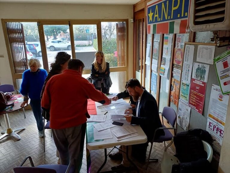 Firme per le primarie: nel primo giorno Capecchi supera quota 200