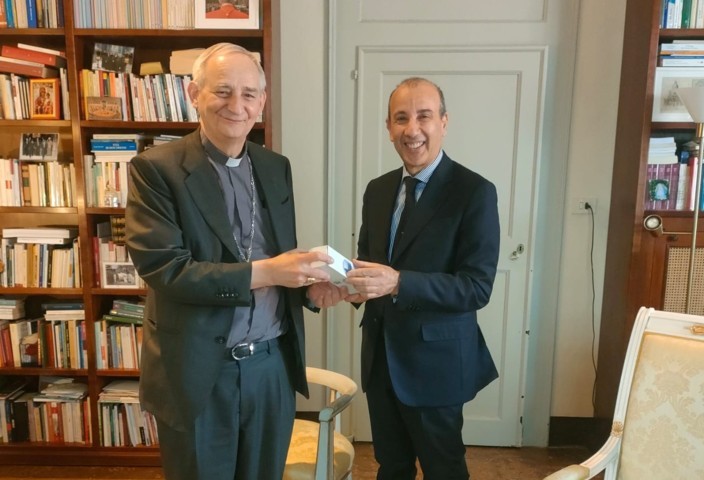 Bologna. Il Questore consegna al Cardinale Zuppi l’olio di capaci