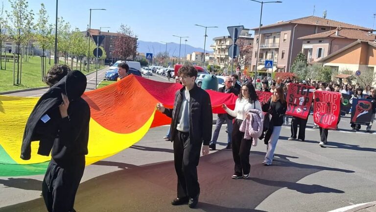 Montemurlo manifesta la Pace: la voce dei giovani contro l’indifferenza