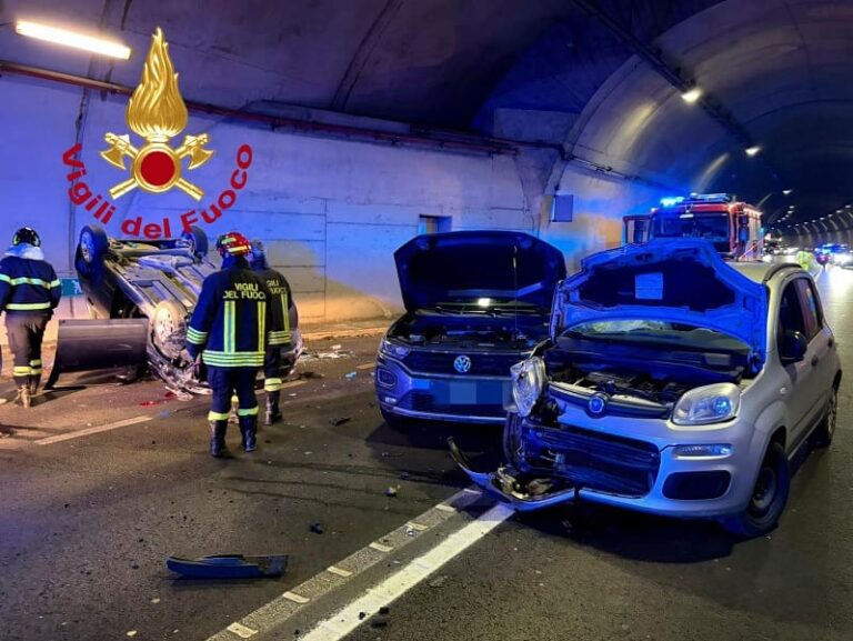 Scontro con tre feriti nel by-pass del Galluzzo, sulla statale 741