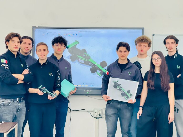 Un gruppo di studenti del Buzzi realizza una macchina di Formula 1 in miniatura