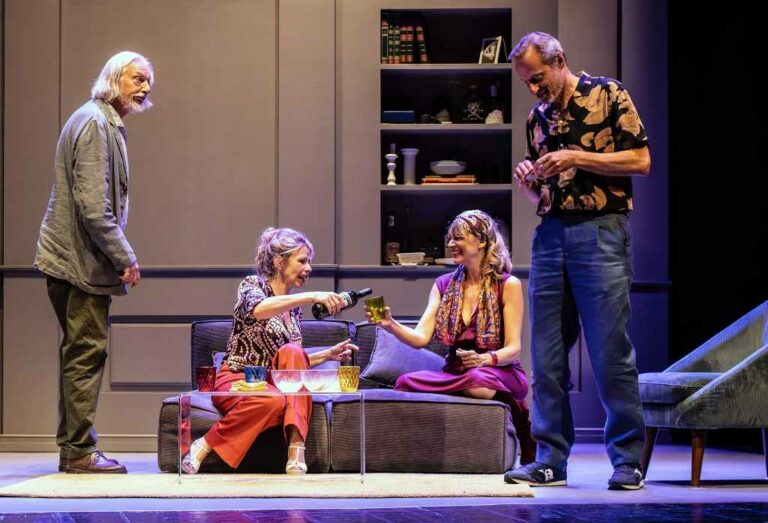 Al Teatro Pacini di Pescia in scena “Vicini di casa”
