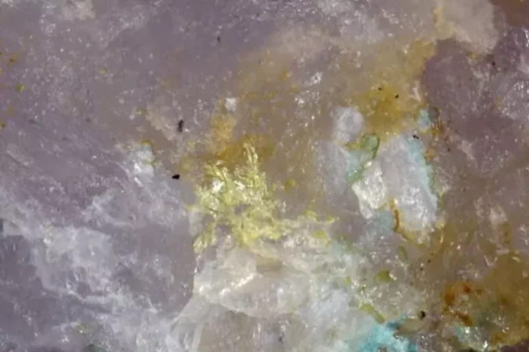 Nuovo minerale scoperto nelle cave di Carrara