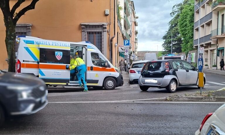 Pistoia, pedone ferito: soccorso in codice giallo
