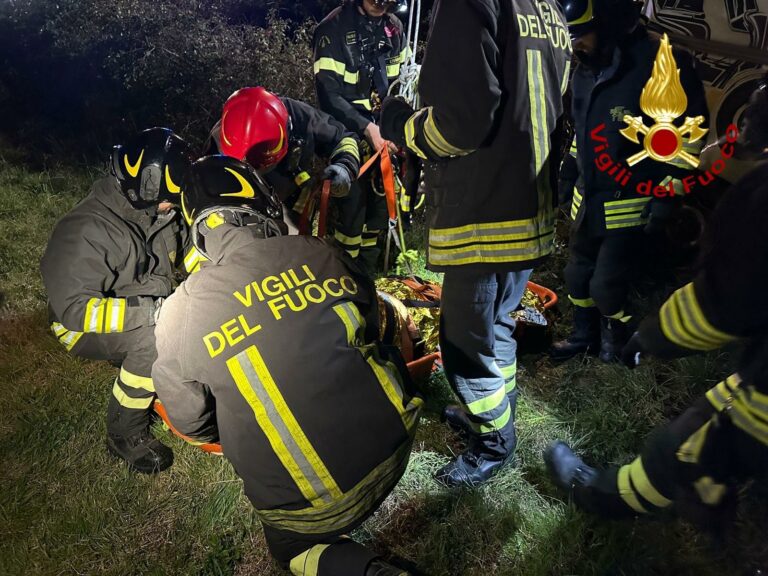 Siena, cade in un dirupo: soccorso dai vigili del fuoco