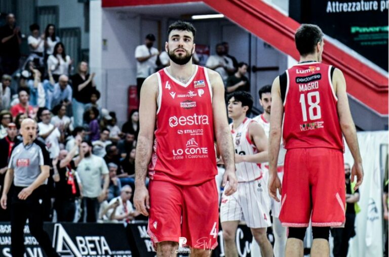 L’Estra Pistoia cede nell’ultima di regular season (Cento avanti 99-86). Ora i Play-out contro Ruvo