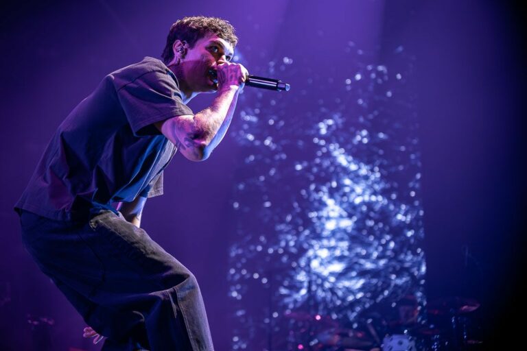 Blanco protagonista al Mandela Forum: una serata tra energia e fragilità