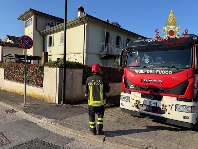 Brucia nella notte una abitazione a Terranuova Bracciolini. Intossicate tre persone