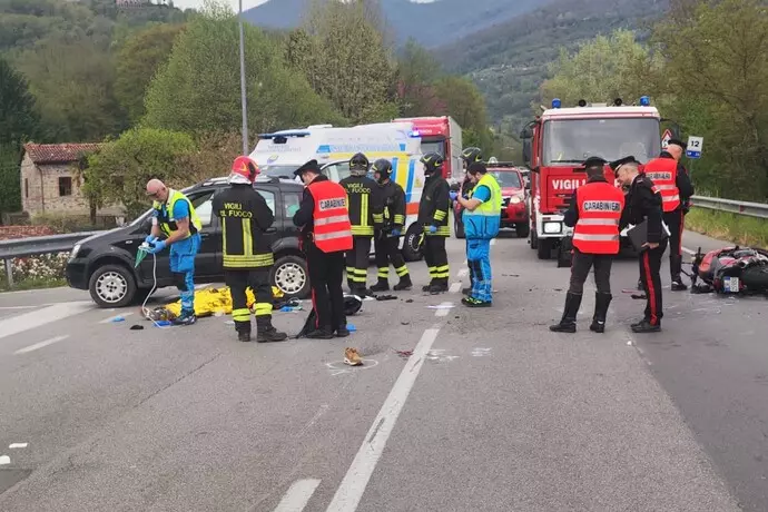 Motociclista muore nello scontro con un’auto