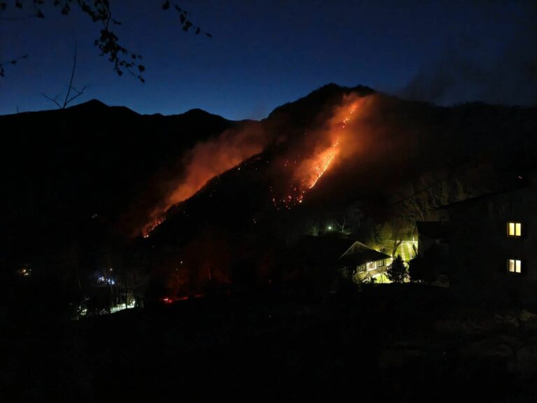 Incendio in Appennino, viabilità sospesa e corrente elettrica interrotta