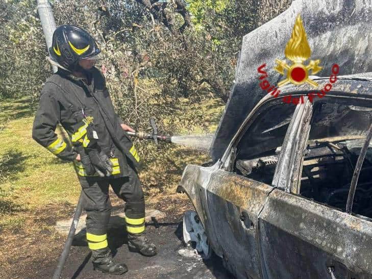 Distrutta dalle fiamme un’auto a Lamporecchio
