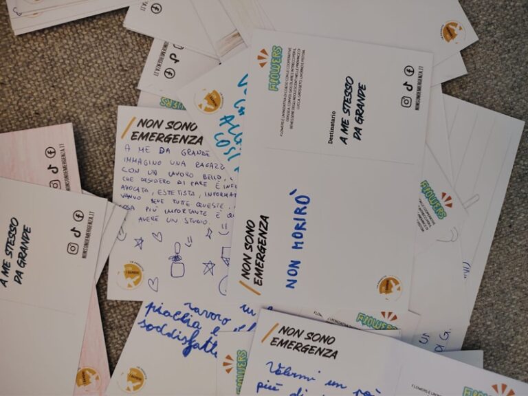 Pistoia, i giovani spediscono le cartoline al futuro
