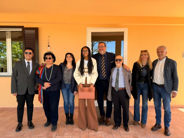 Pescia, beni confiscati: Diop visita la villetta di via di Campo 174