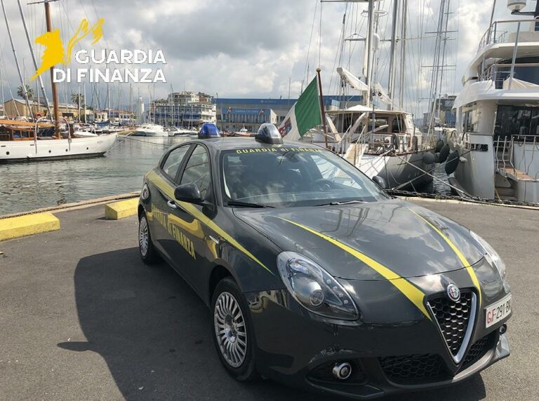 Viareggio, trasferiscono in Svizzera oltre 1 milione di euro: indagati per presunta evasione