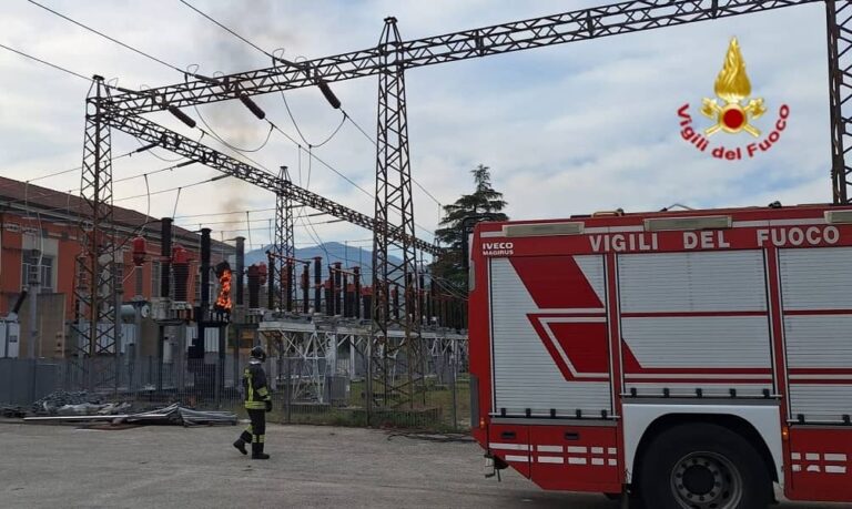 Fiamme in un trasformatore alla stazione di Vaiano