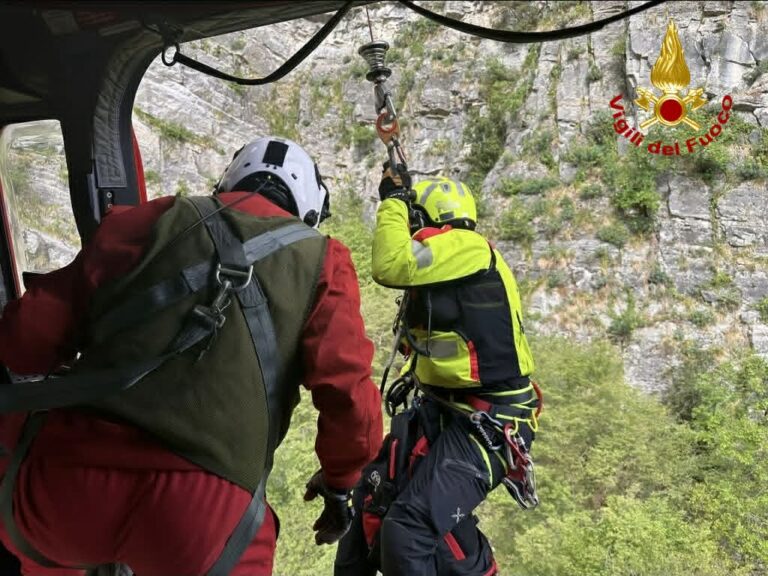 Arrampicata delle Torri di Monzone, tre persone bloccate in parete