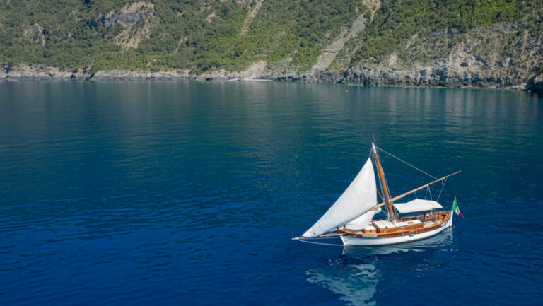 Dalla costa ligure alla Toscana salpa il viaggio del Leudo “Zigoela”