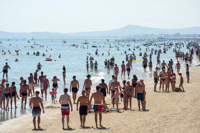 Scuole aperte il 31 agosto in E-R, protesta il mondo del turismo riminese