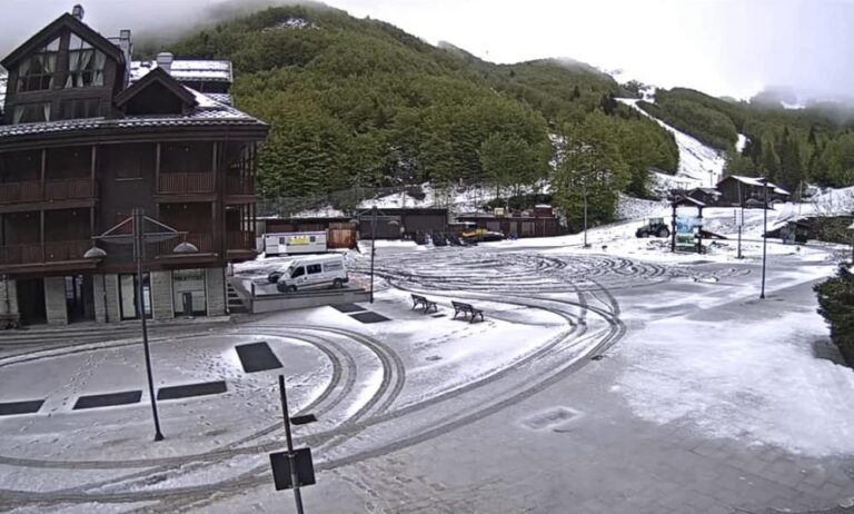 Neve fuori stagione, oltre 5 cm in Val di Luce