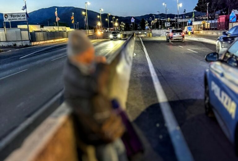 Anziano in stato confusionale salvato dalla Polizia