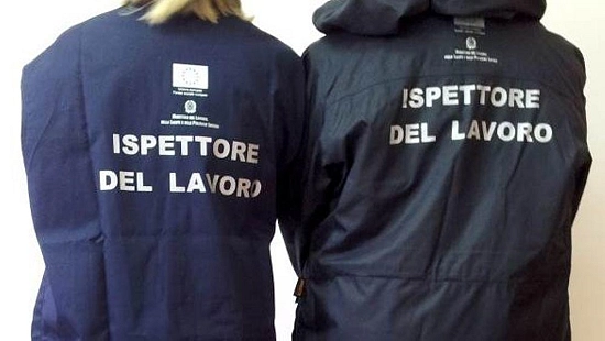 Tre ispettori del lavoro aggrediti in un cantiere a Scandicci durante un controllo
