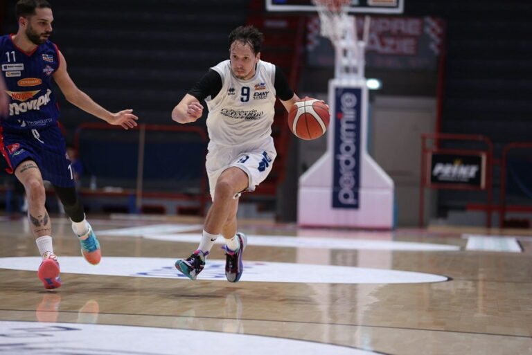 Al PalaCarrara Dany Basket si prende Gara 3 contro Monferrato. E lo scontro continua