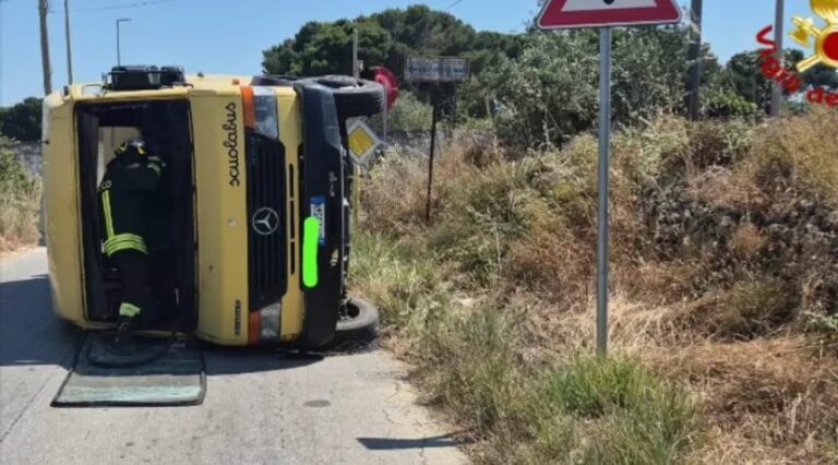 Scontro tra uno scuolabus e un’auto, 19 feriti tra cui 14 bambini