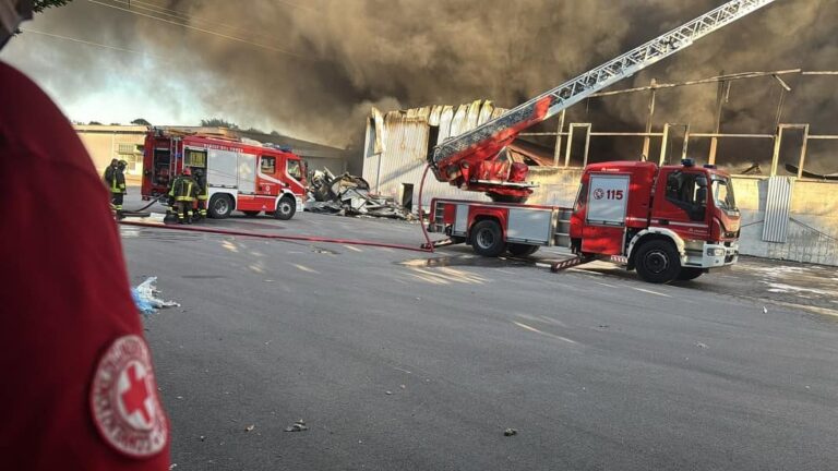 Incendio azienda nel Pisano, scuole chiuse domani in 2 comuni