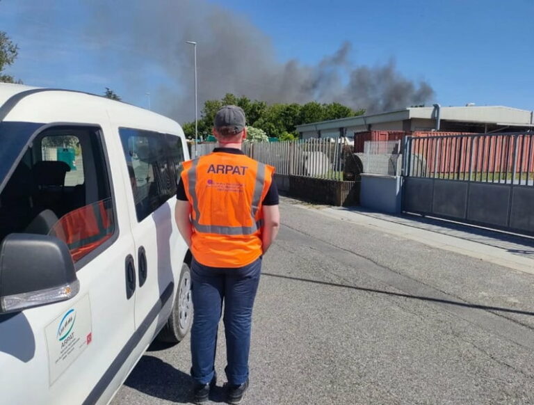 Incendio Vicopisano, continuano le analisi Arpat. Tranquillizzanti le analsi dell’aria