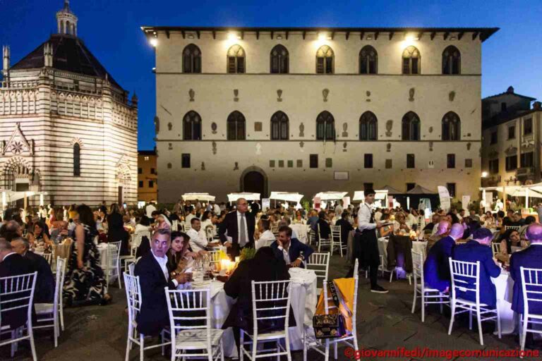La cena di gala di Toscana in Bocca arriva in piazza Duomo tra eccellenze e solidarietà