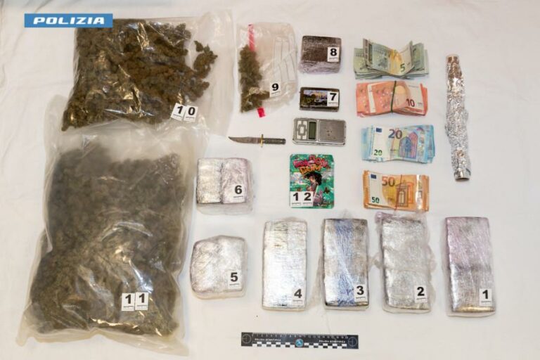 Quasi otto chili di droga in camera da letto, la Polizia arresta 24enne incensurato