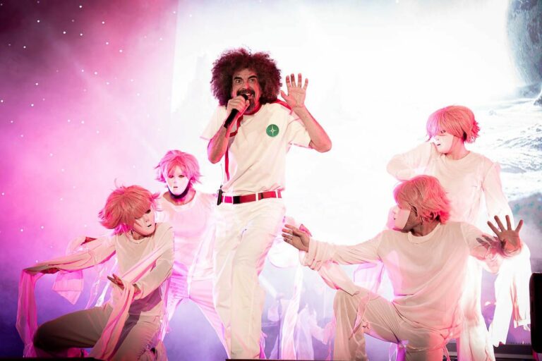 Caparezza il “cosmonaufrago” atterra alla Visarno Arena di Firenze