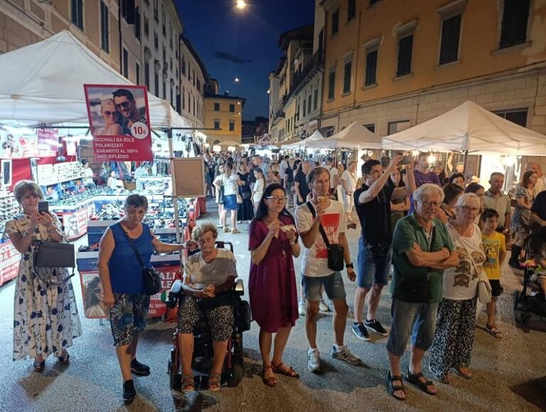 Dal 2 al 5 luglio tornano nel centro di Pistoia bancarelle e intrattenimenti del Mercatino del Blues
