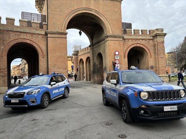 Bologna. Polizia di Stato: 57 sanzioni e sequestri di monopattini e ciclomotori irregolari