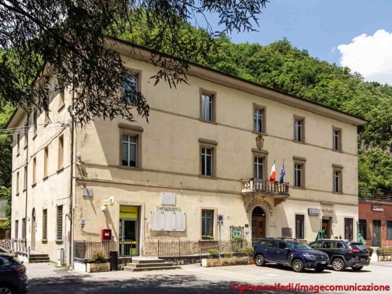 Il palazzo del Comune di Sambuca sarà riqualificato. Oltre due milioni dalla Regione