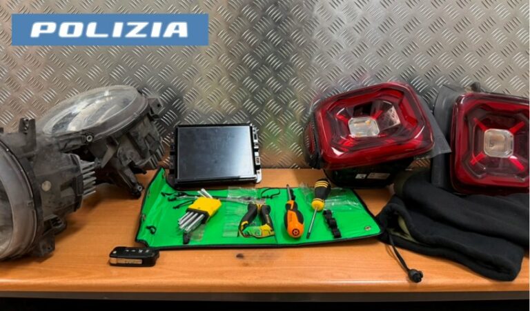 Bologna. Presi sul fatto mentre tentano di rubare auto e moto