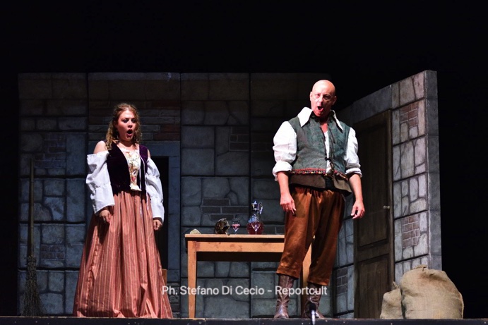 Le emozioni della grande lirica in piazza Duomo con il “Rigoletto” di Verdi