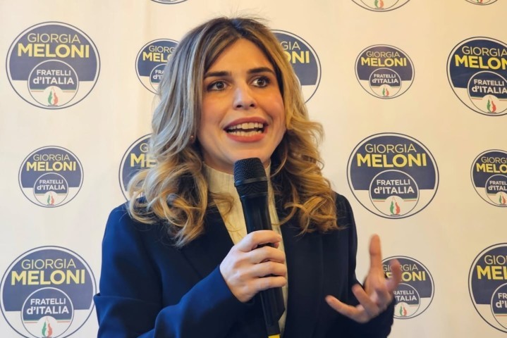 La politica del sospetto, la frontiera dell’opposizione di destra