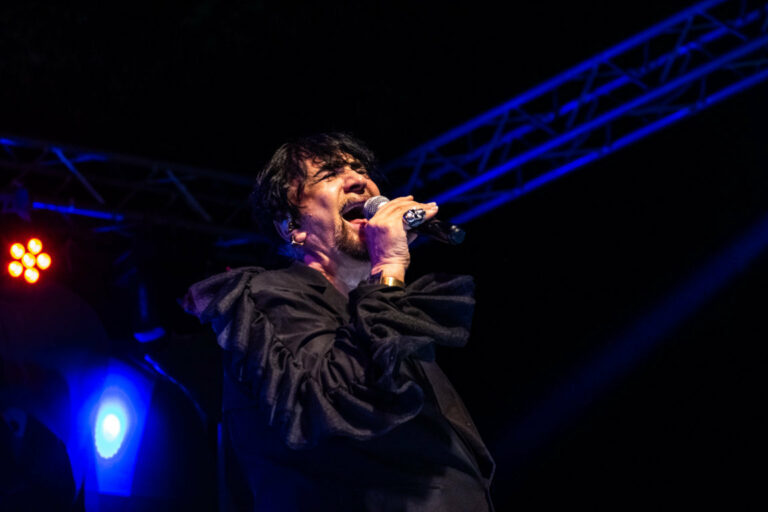 Ironia, originalità, innovazione: la musica di Ivan Cattaneo al Carabattole Love Park