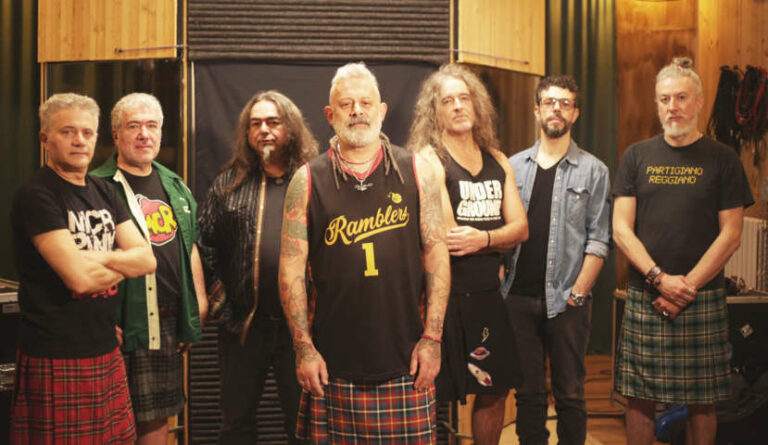 I Modena City Ramblers al Vecchio Mercato dei fiori di Pescia