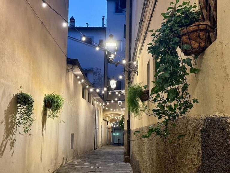 Ancora più luce fra i chiassini: un intervento per il decoro e la sicurezza a Prato