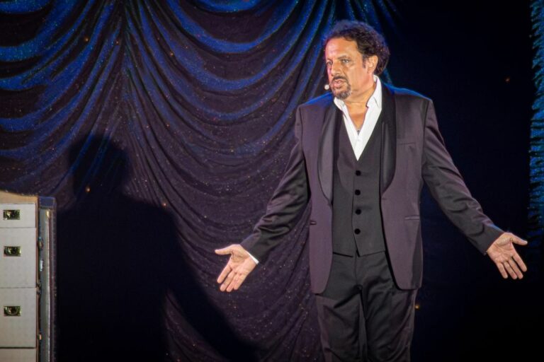 Lo show di Enrico Brignano in piazza Duomo