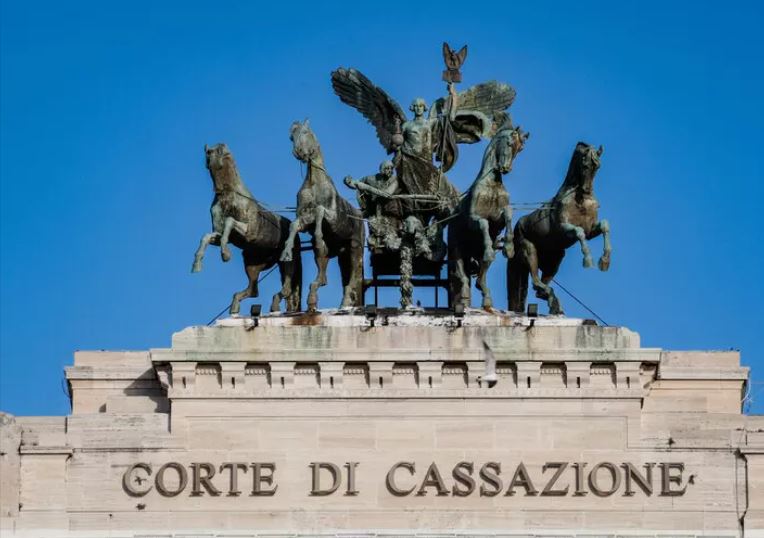 Gettò dal sesto piano il figlio di 2 anni, definitiva la condanna a 19 anni