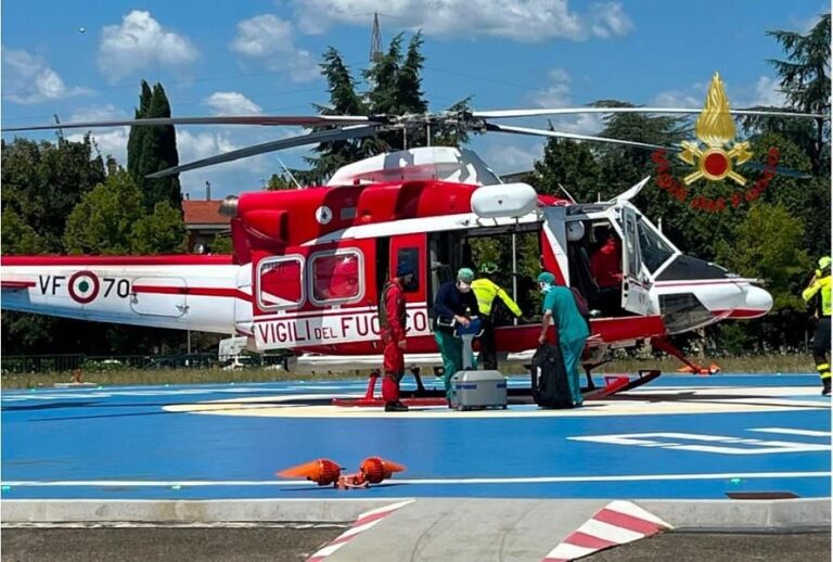 Con l’elicottero dei Vigili del fuoco trasporto di organi da Arezzo a Torino