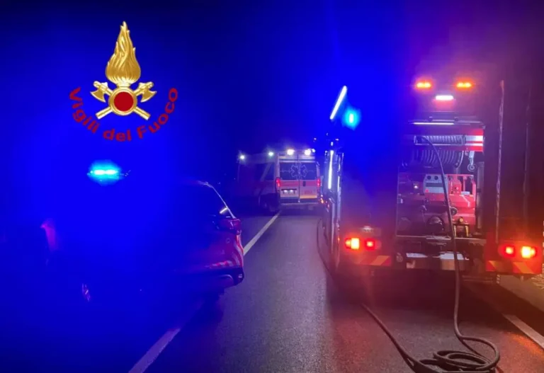 Scontro tra auto e moto sull’A11, muore ragazza di 27 anni