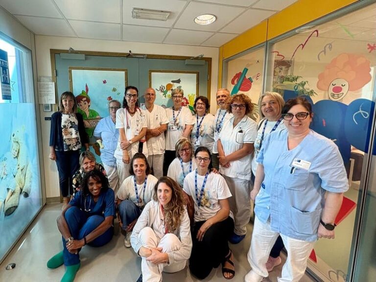 ABIO dona ai bambini della Pediatria del San Jacopo una vetrofania per la ludoteca del reparto