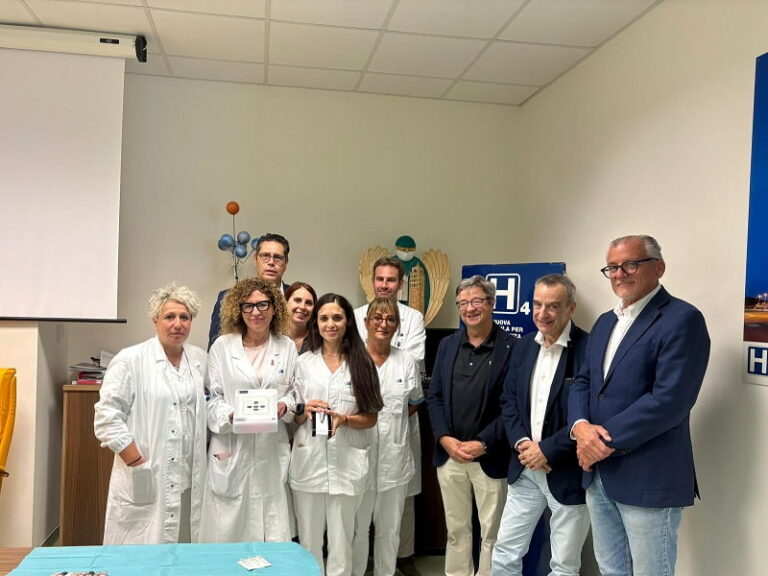 Conad e Rotary donano alla Chirurgia Senologica del San Jacopo un dermopigmentatore