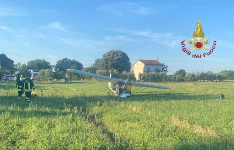 Arezzo, ultraleggero precipita al decollo, morto il pilota di 57 anni